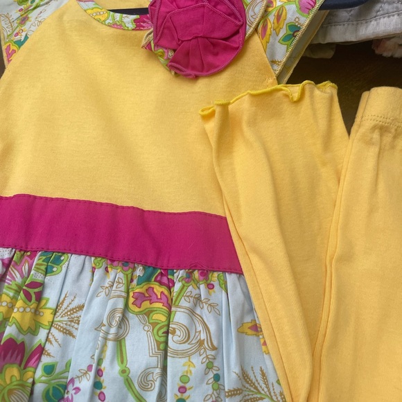 Beautiful set- nwot - Picture 2 of 4